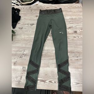 Nike hunter green leggings